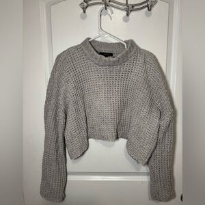 Gray long sleeve crop top